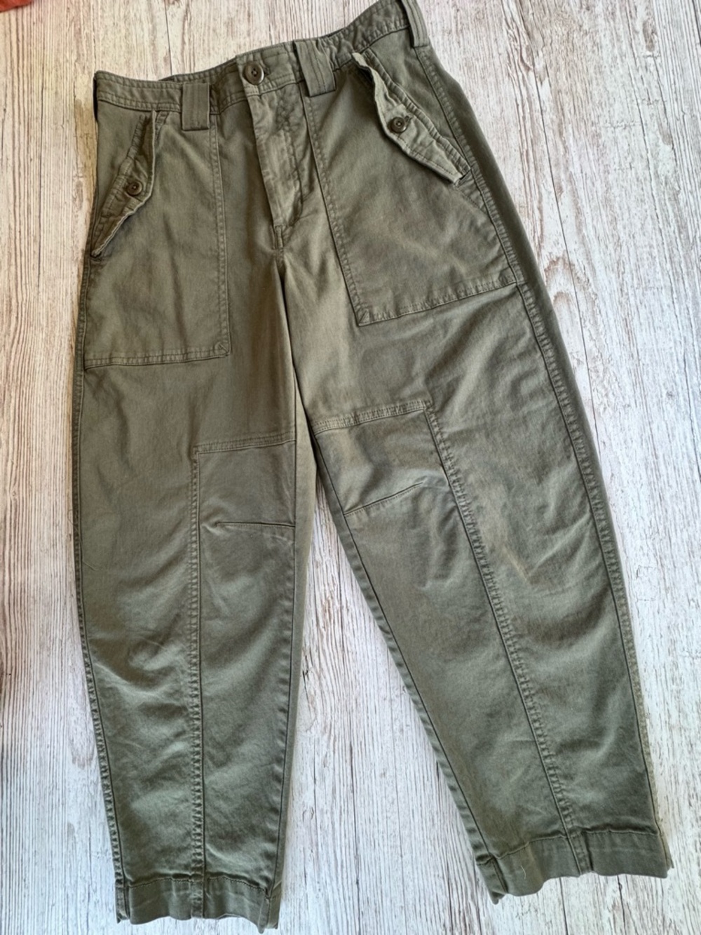 Banana Republic Barrel Leg Utility Cargo Ankle Crop Pants in Olive Green 2P - Picture 2 of 9